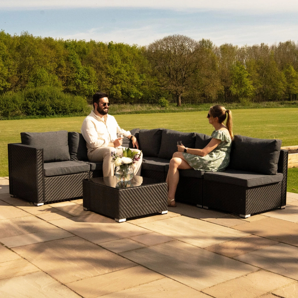 Set Divani Rattan Nero 7 Pezzi da Giardino con Cuscini e Tavolino