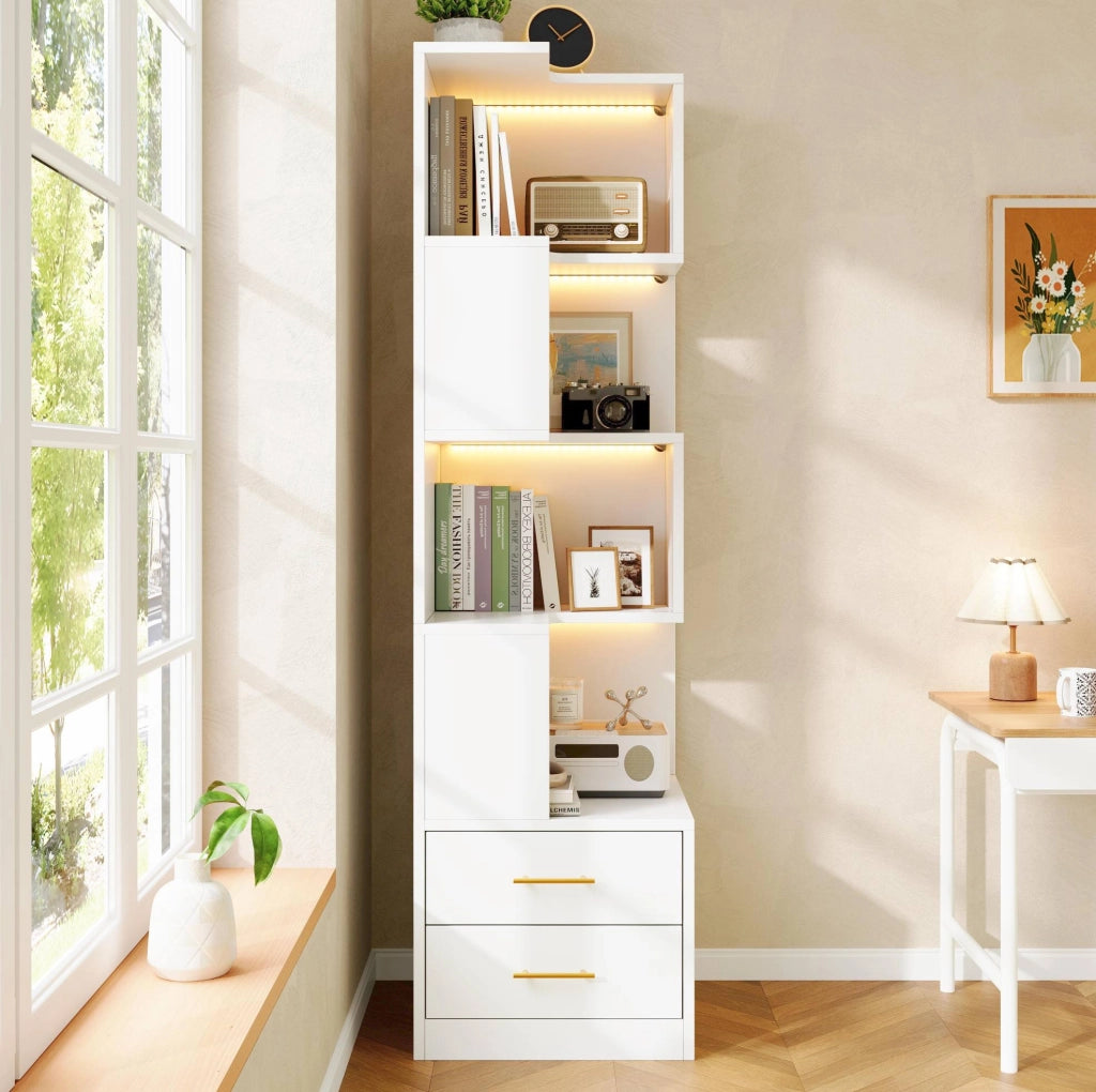 Scaffale angolare freestanding 165 cm con LED; 4 ripiani e 2 cassetti; bianco