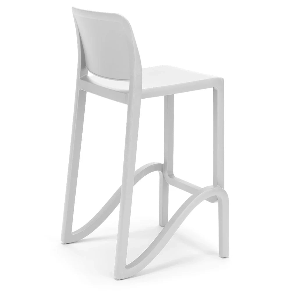 Sgabello in polipropilene GIANO altezza seduta 65cm, impilabile, idrorepellente, resistente ai raggi UV, design moderno e innovativo, ideale per la cucina, la veranda o giardino, colore Bianco