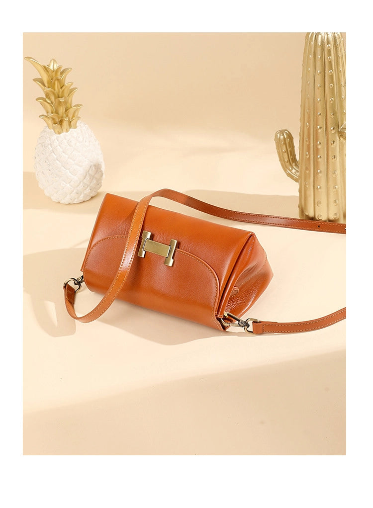 Borsa a tracolla da donna in vera pelle, colore arancione.