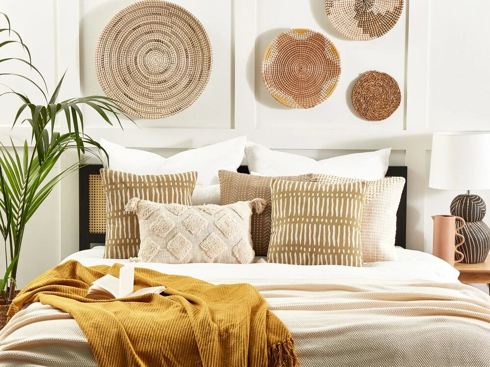 Cuscino decorativo cotone beige e bianco 45 x 45 cm motivo geometrico a righe rivestimento sfoderabile fatto a mano con imbottitura