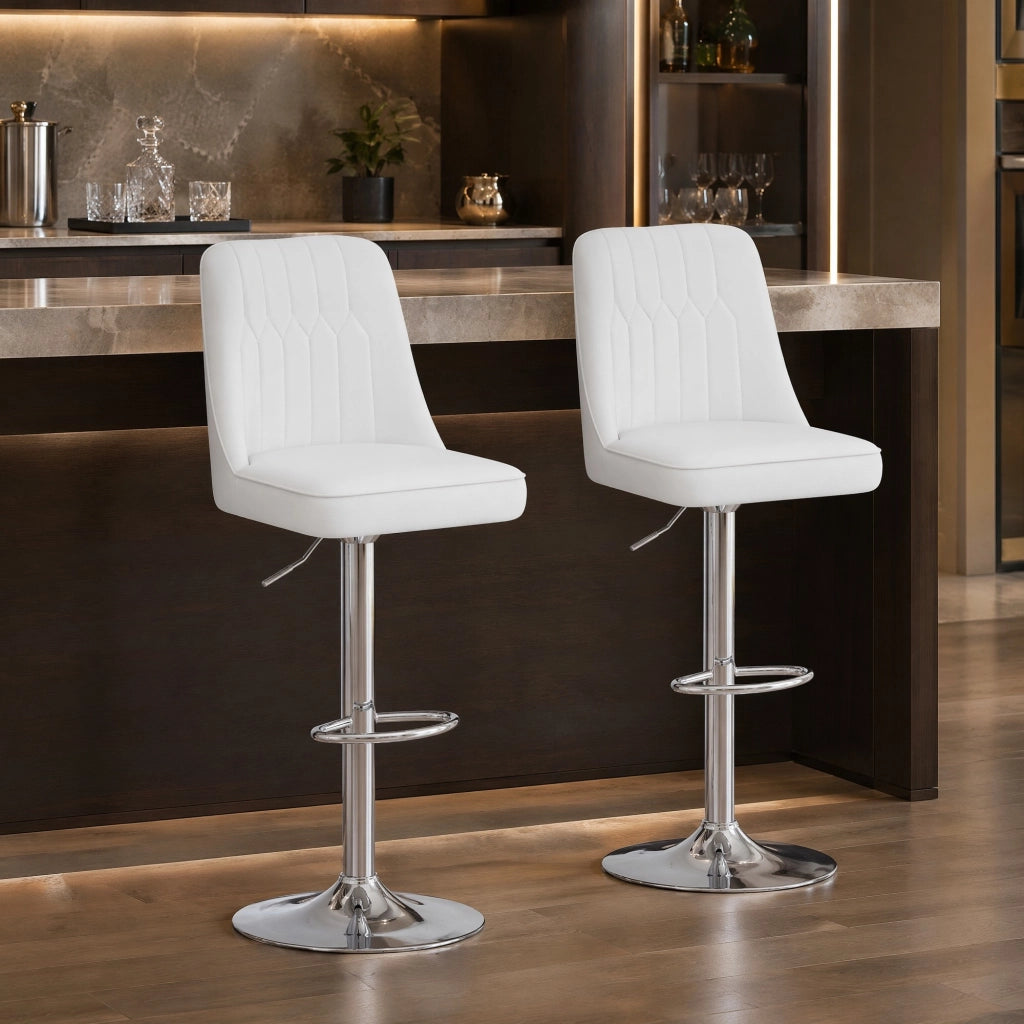 Sgabello da Bar Set da 2 Girevole con Altezza Regolabile, Schienale Trapuntato, Poggiapiedi, in Metallo e PU Bianco Argento