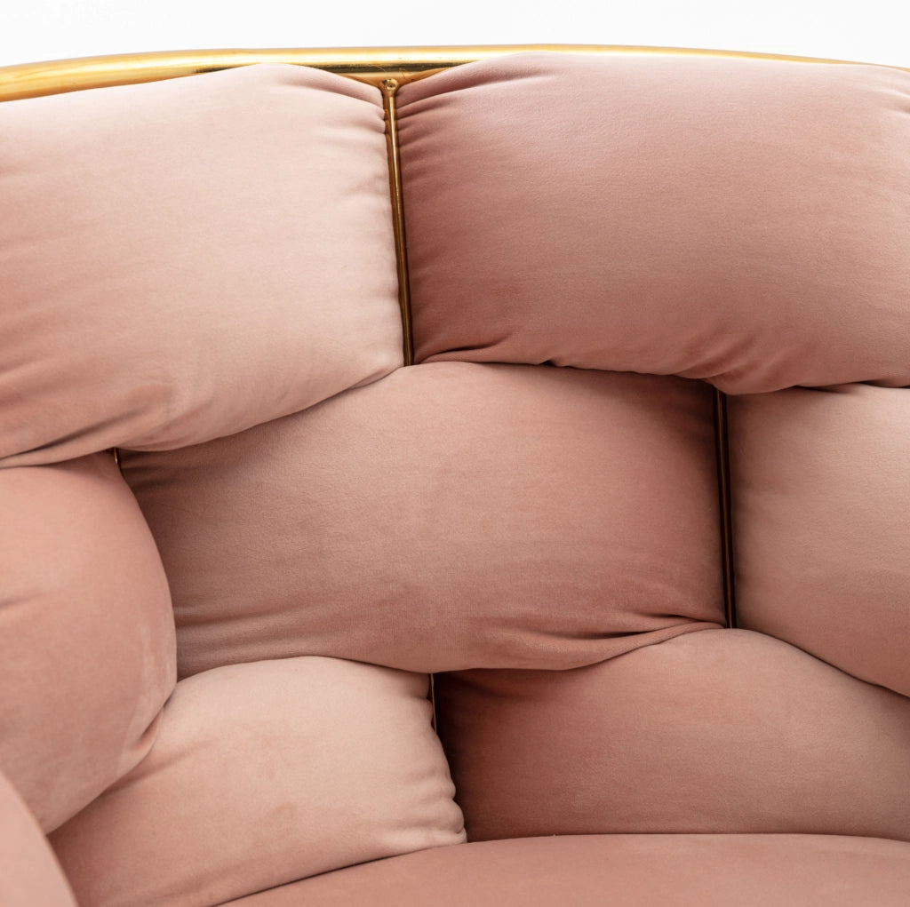Poltrona con braccioli imbottita in velluto e metallo rosa