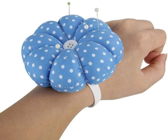 Polsband per Spelden/Naalden - Banda Regolabile - Utile per il Quilting - Sicuro da Utilizzare - Materiale: Tessuto - Cuscino per Spilli