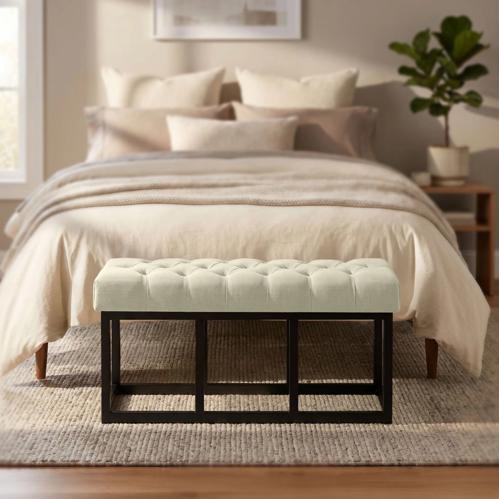 Panca design AMUN in metallo nero opaco e tessuto crema,100 cm