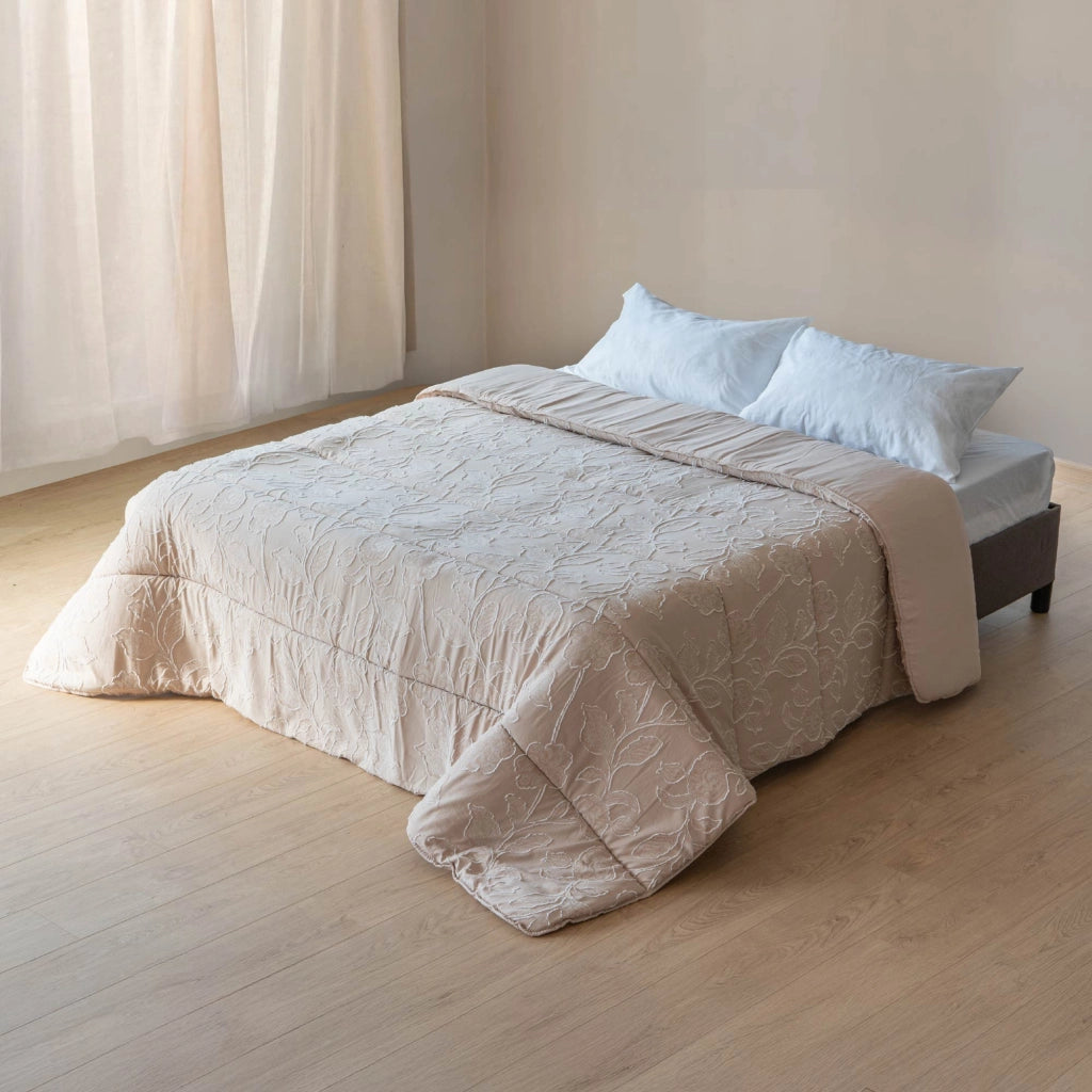 Trapunta Invernale Matrimoniale Lavorazione Jacquard Elegante Morbida Calda Prodotto Italiano 460 Grammi Piumone Due Piazze Inverno Piumino Disegno Floreale Fiori  Beige