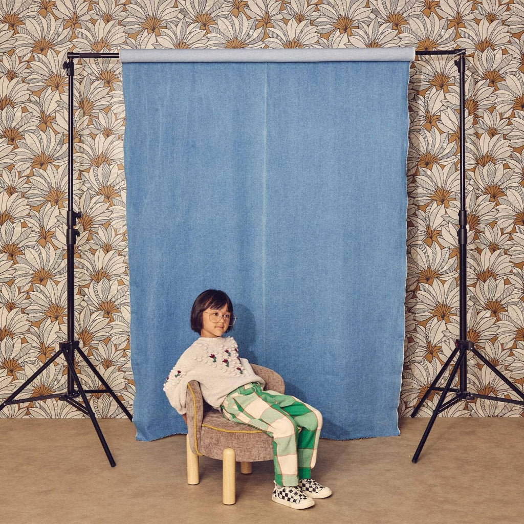 Poltrona vintage per bambini in legno di gomma e tessuto ciniglia,