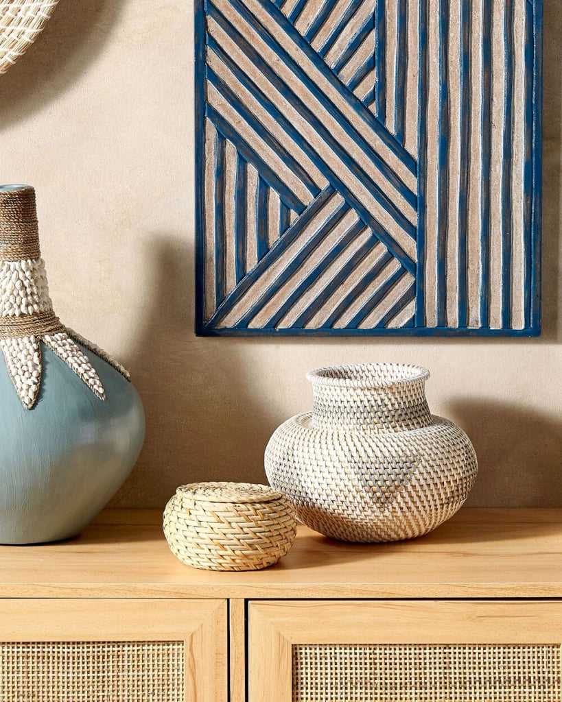 Vaso decorativo bianco e grigio in rattan fatto a mano in stile naturale per fiori secchi