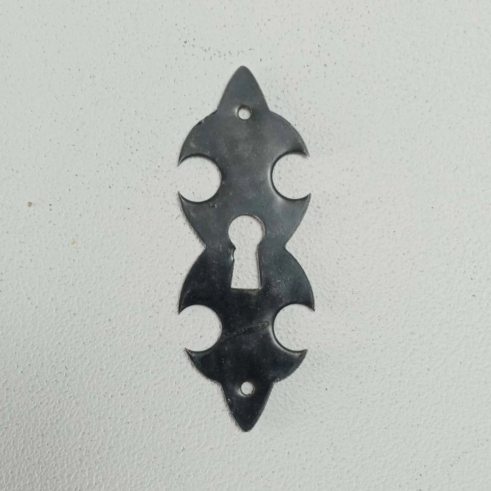 Bocchetta per mobili da 79x29mm buco chiave stile ferro battuto verniciata fumè