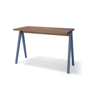 Scrivania Herdasa effetto noce gambe faggio in azzurro 75x120x60