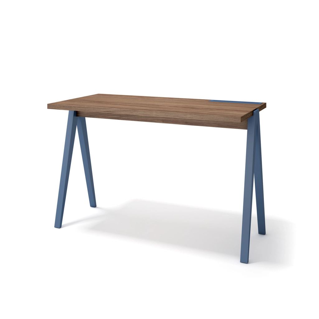Scrivania Herdasa effetto noce gambe faggio in azzurro 75x120x60