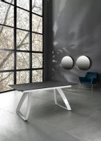 E-STYLO Tavolo allungabile con top nero in HPL su MDF e gambe in alluminio bianco, 90cm X 170/270cm H. 76cm.
