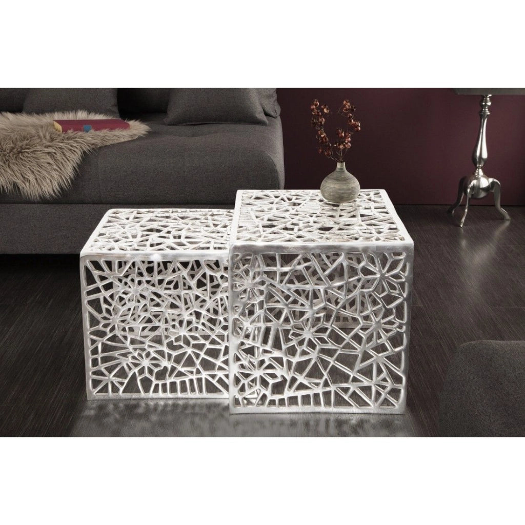 Tavolini bassi nidificati METRIX argentati – Tavolini bassi di design in alluminio con motivi geometrici