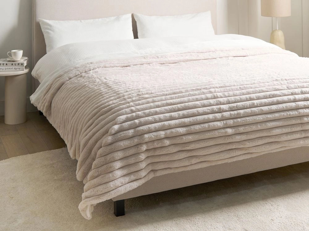 Copriletto decorativo in tessuto morbido 200 x 220 cm beige  chiaro camera da letto