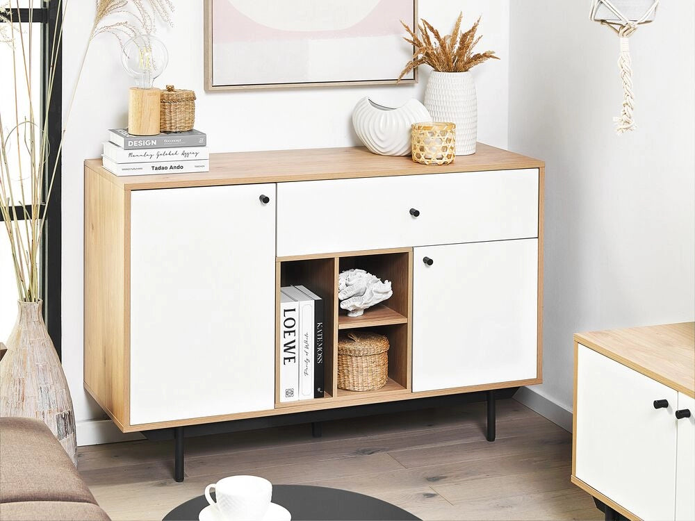 Credenza in legno chiaro con armadi in derivati del legno bianchi Scaffali per cassetti in stile retrò