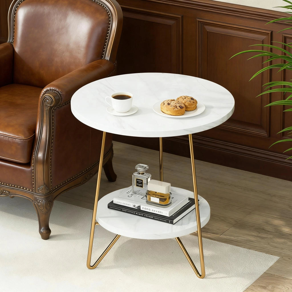Tavolino basso con 2 ripiani in effetto marmo e gambe in metallo, per soggiorno, bianco oro, 47 × 47 × 55 cm