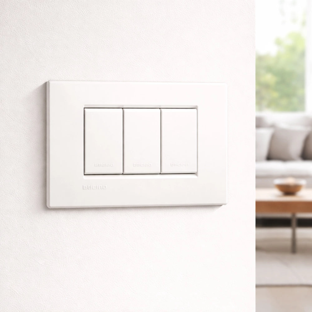 Bticino livinglight placca quadra 3 moduli in tecnopolimero *** colore bianco opaco, numero posti 3 posti, confezione 1