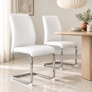 Sedia da pranzo in PU bianco e metallo argento; seduta 43 × 44;5 × 5 cm