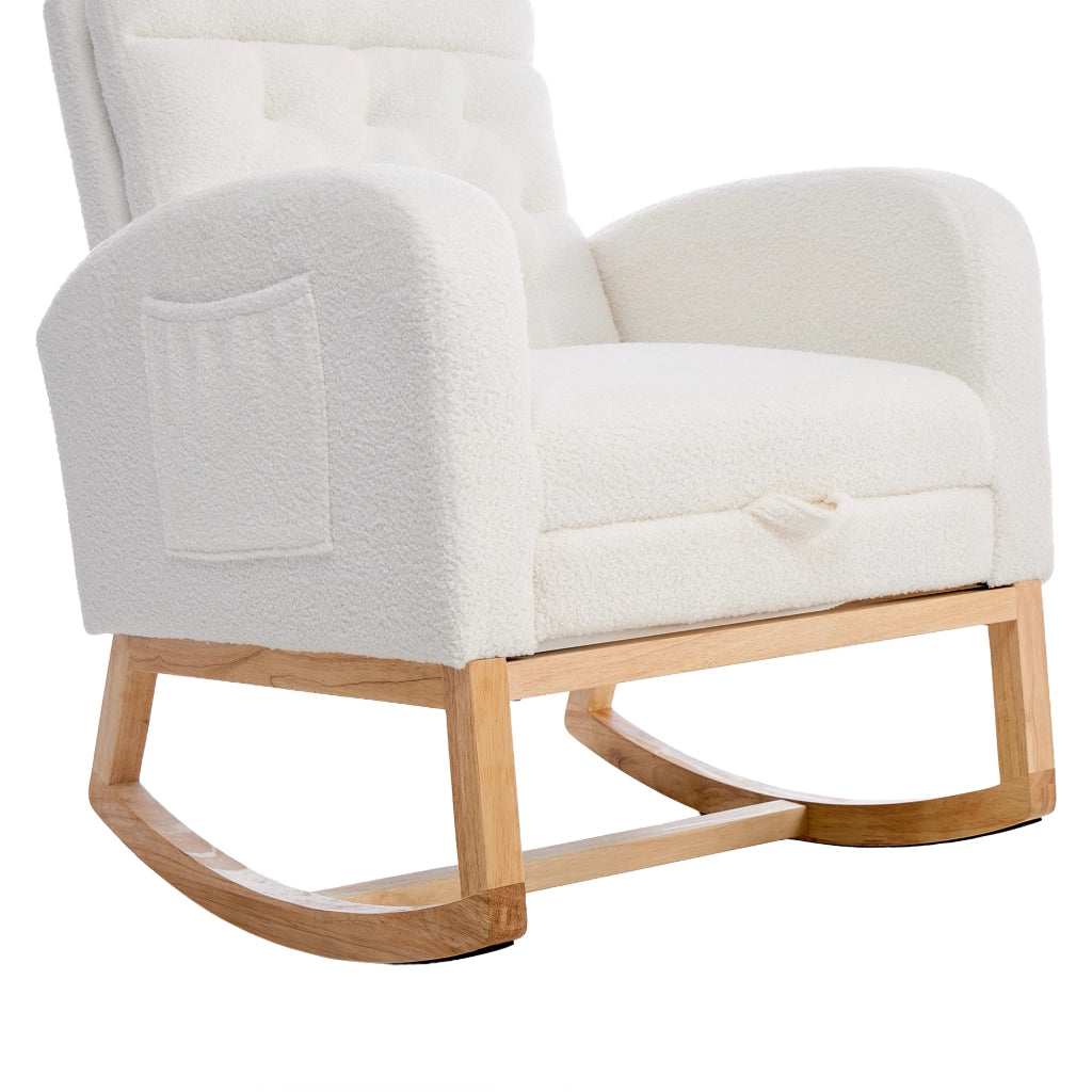 Sedia a dondolo in bouclé con poggiapiedi estraibile e tasche laterali in legno bianco 65,6 × 123 × 102 cm