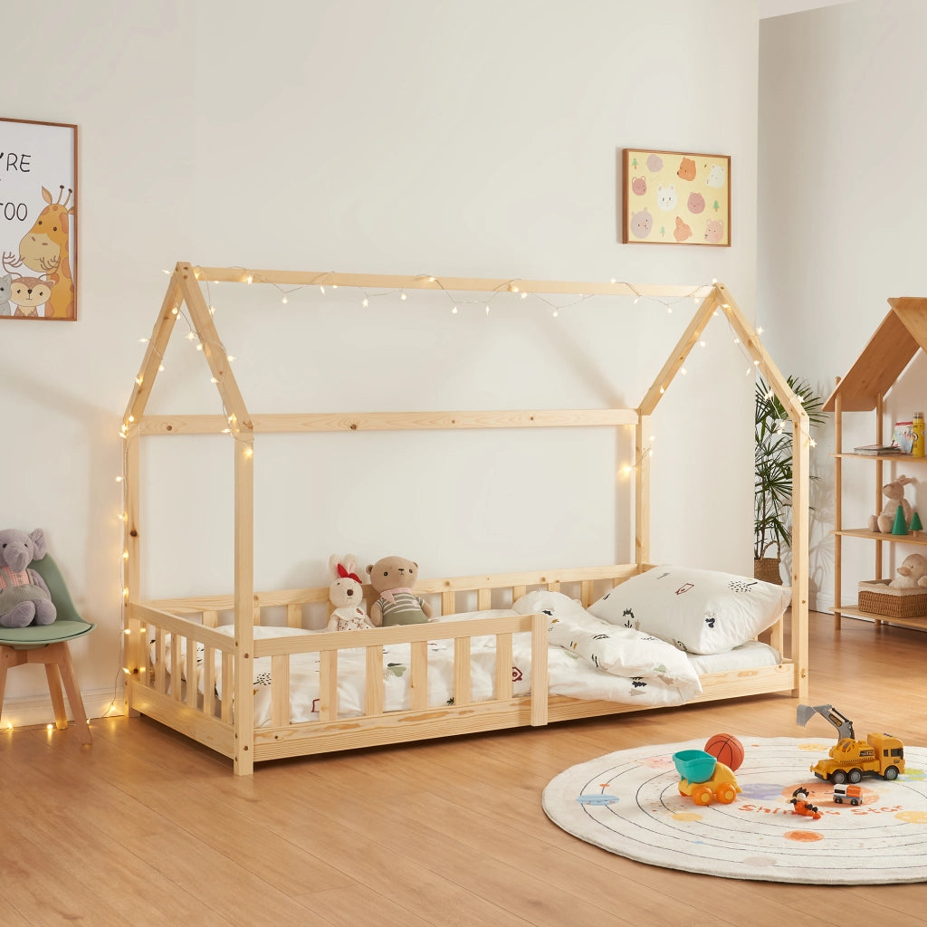 Letto Singolo Hesel per Cameretta a Forma di Casetta 90 x 200 cm Naturale [en.casa]