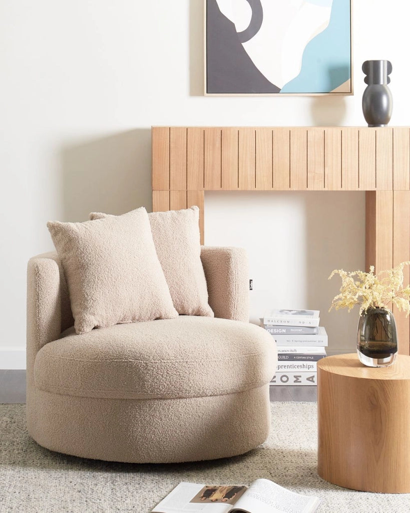 Poltrona Beige in boucle con base girevole in ferro Due cuscini sfoderabili Schienale rotondo Soggiorno moderno in stile glam