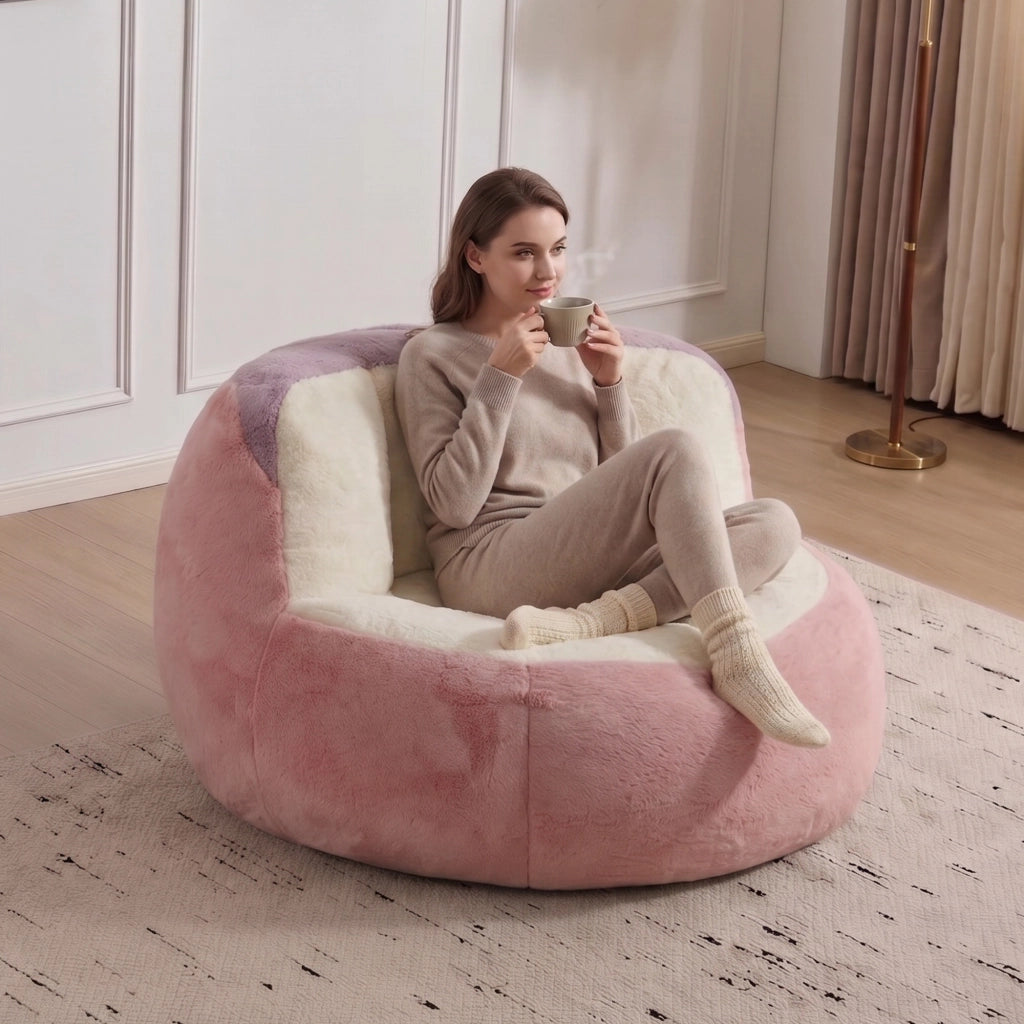 Poltrona pouf con imbottitura in schiuma sminuzzata, maniglia e base antiscivolo, in pelliccia sintetica multicolore