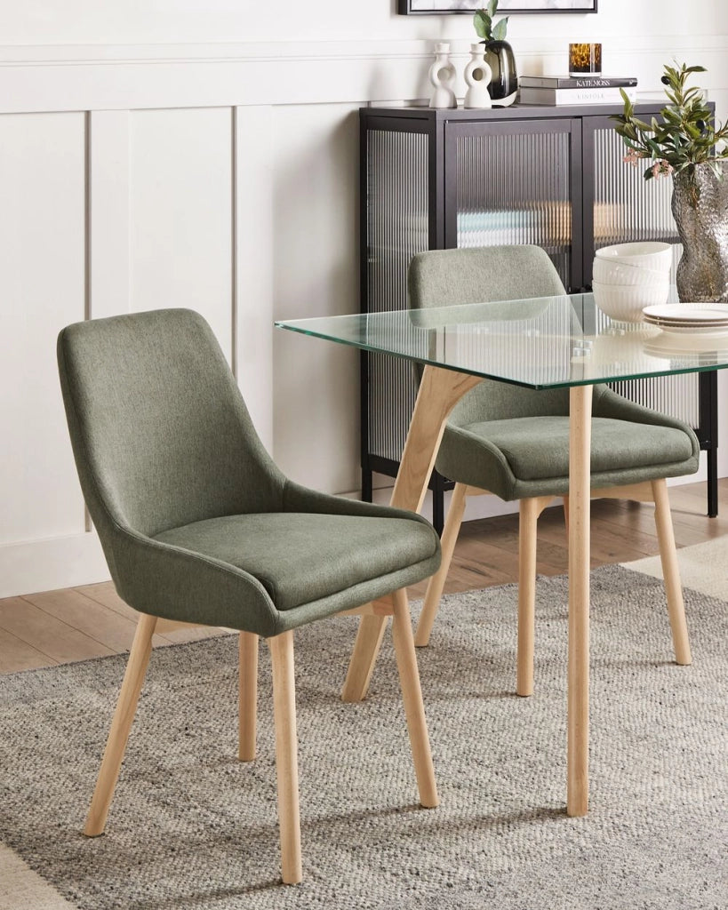 Set di 2 Sedie da Pranzo Gambe in Legno e Tessuto verde scuro Sedile spesso imbottito