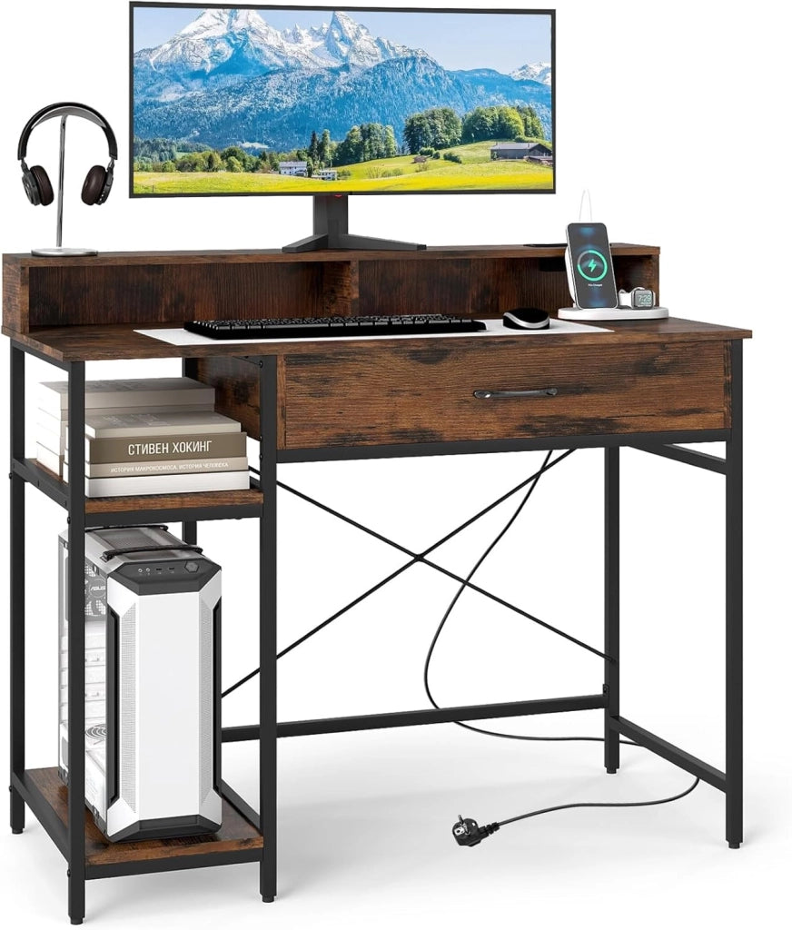 Scrivania per Computer con Cassetto e Scaffale a 2 Livelli, Scrivania per Home Office con Mensola per Monitor e Stazione di Ricarica Integrata (Marrone)