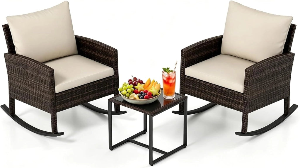 Salotto da Esterno 3 Pezzi in Rattan, Set Mobili da Giardino con 2 Poltrone a Dondolo, Tavolino da Caffè in Vetro Temperato e Comodi Cuscini con Fodera Lavabile, per Balcone, Cortile (Beige)