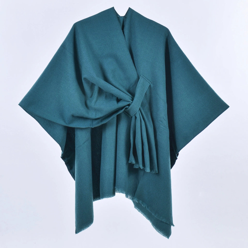 Mantella da donna con spacco diagonale e laccetti a pois color fango, con frange.