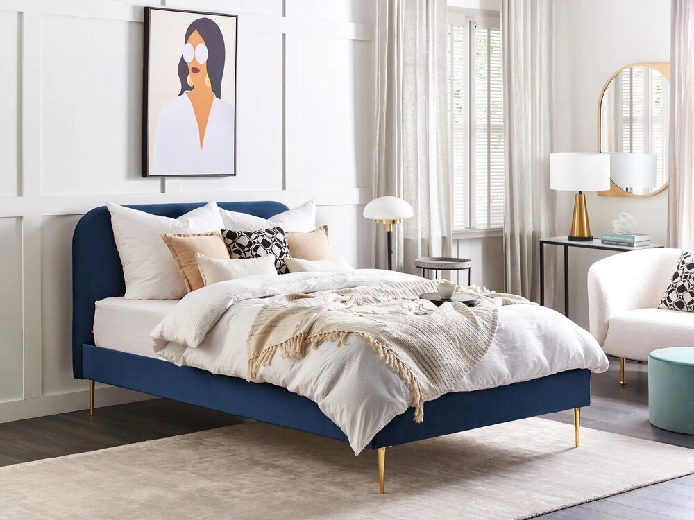 Letto blu marino velluto tappezzeria doppia dimensione gambe dorate testiera con rete a doghe 140 x 200 cm design minimalista