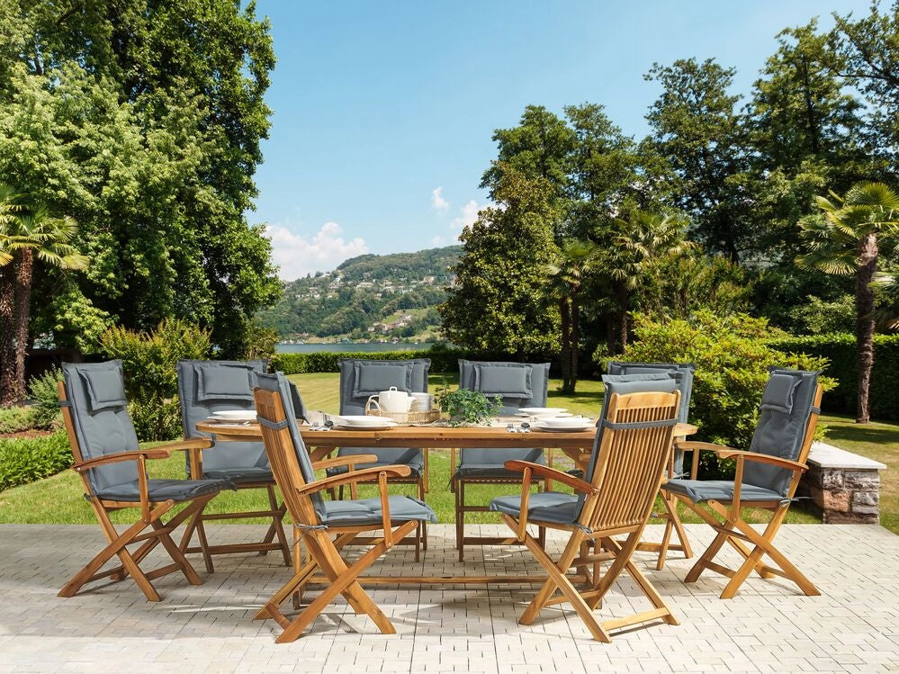 Set da pranzo per esterni in legno di acacia chiaro con cuscini grigio scuro tavolo a 8 posti sedie pieghevoli design rustico