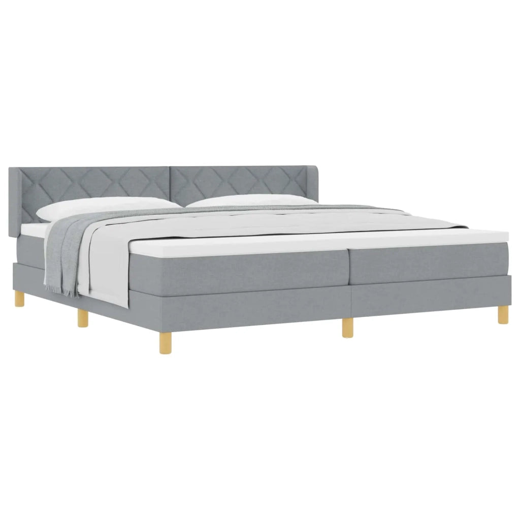 <strong>Letto a Molle< / strong> Grigio chiaro 200 x 200 cm