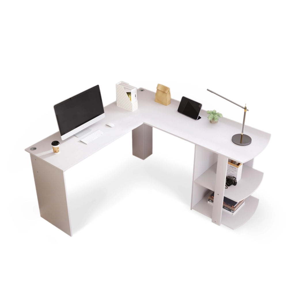 Scrivania angolare a L 140 cm bianca con 2 ripiani, piano in truciolare, H75 cm