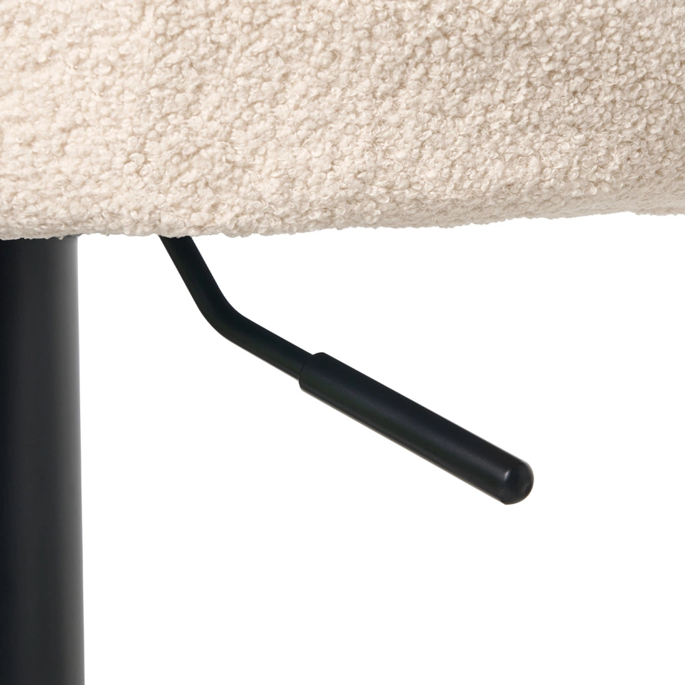 Set di 2 sgabelli da bar Seduta con imbottitura in bouclè beige chiaro Gambe nere Altezza regolabile Sala da pranzo Moderna