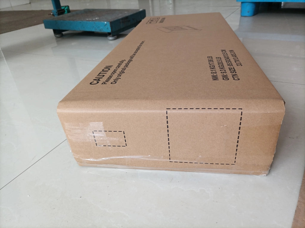 Armadio bagno da parete bianco con ripiano regolabile e porta asciugamani, mobile contenitore salvaspazio in MDF