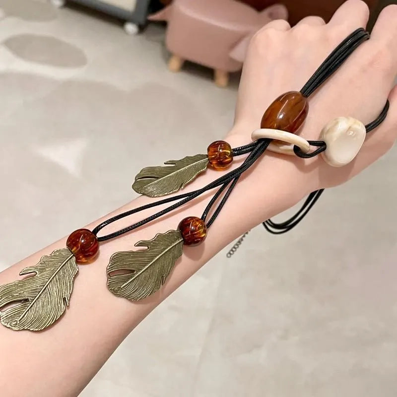 Collana vintage con ciondolo a foglia e perline: gioielli con nappe fatti a mano