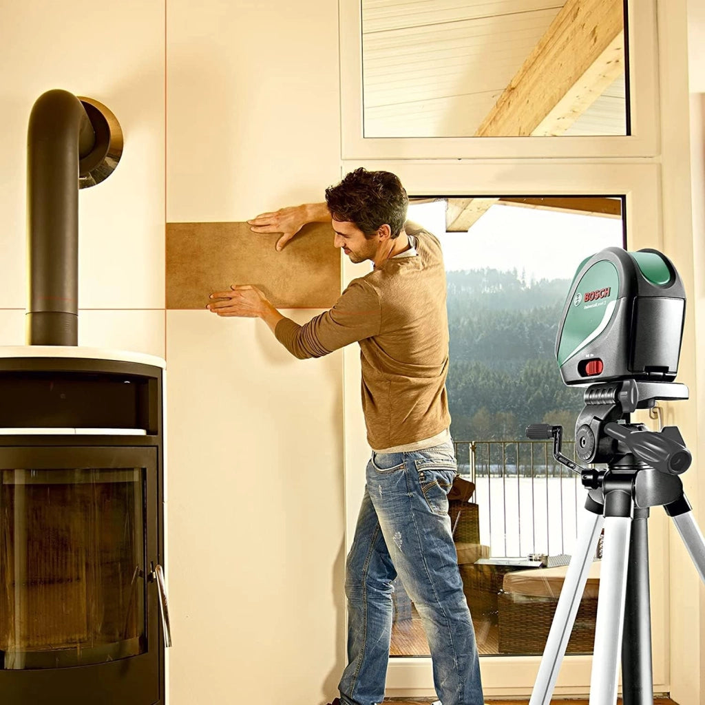Bosch livella laser multifunzione UniversalLevel 3 (3 linee laser incl. linea verticale a 90° per una croce laser aggiuntiva sul soffitto e punto a piombo inferiore per allineamenti precisi)