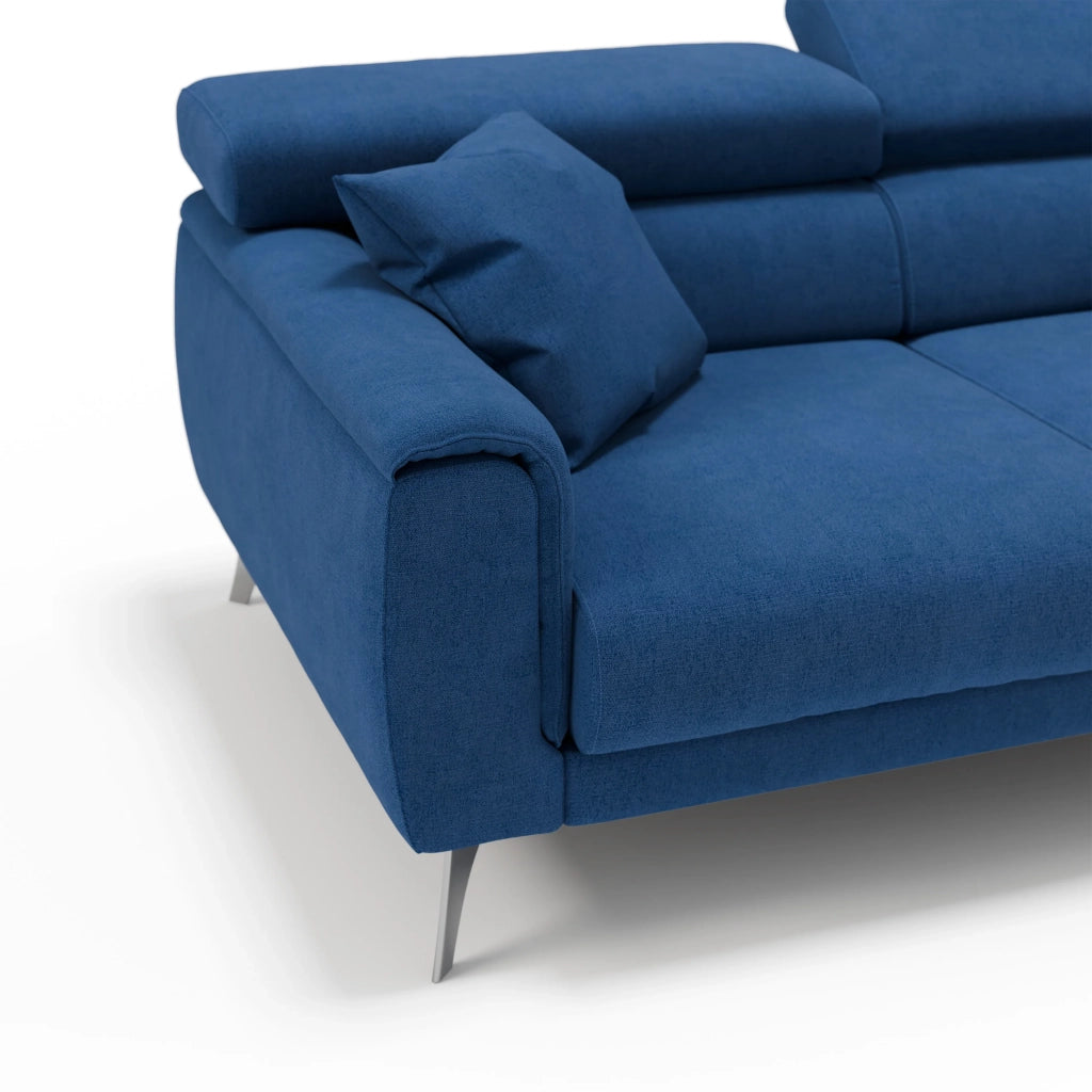 Caravaggio Divano con 3 sedute allungabili indipendenti e poggiatesta reclinabili in tessuto impermeabile T02 244 cm blu