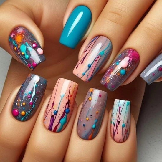 Set di unghie adesivi francesi da 24 pezzi di dimensione media quadrata | Punti colorati | Finitura lucida | Unghie in plastica per manicure