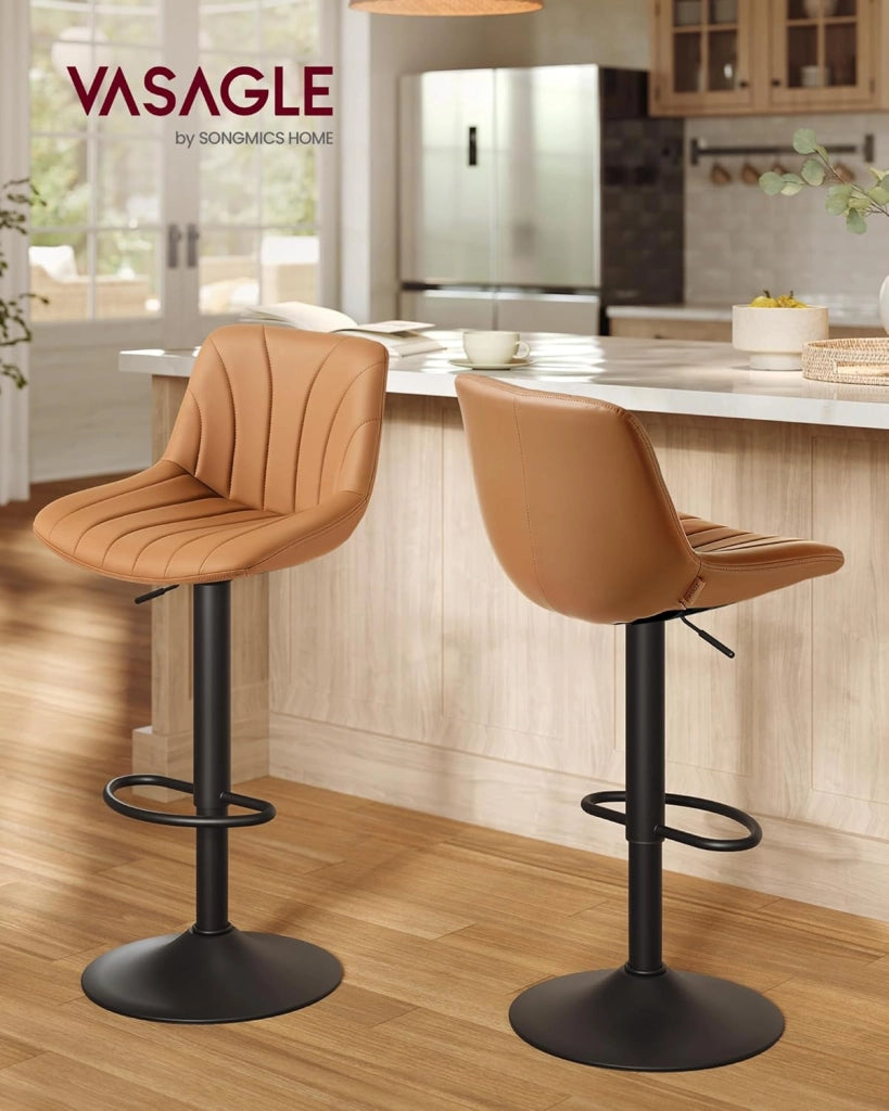 VASAGLE Sgabelli da Bar, Schienale, Sedie da Bar Regolabili in Altezza, Girevoli a 360°, Poggiapiedi Metallo, Sala da Pranzo Cucina, PU, Set di 2, Marrone Caramello LJB181KN01