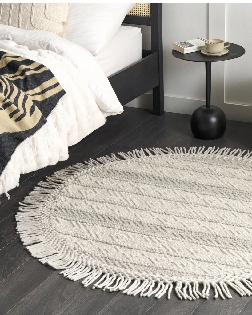 Tappeto Beige Lana Poliestere ⌀ 140 cm Tessuto a mano a trama piatta con frange Motivo geometrico