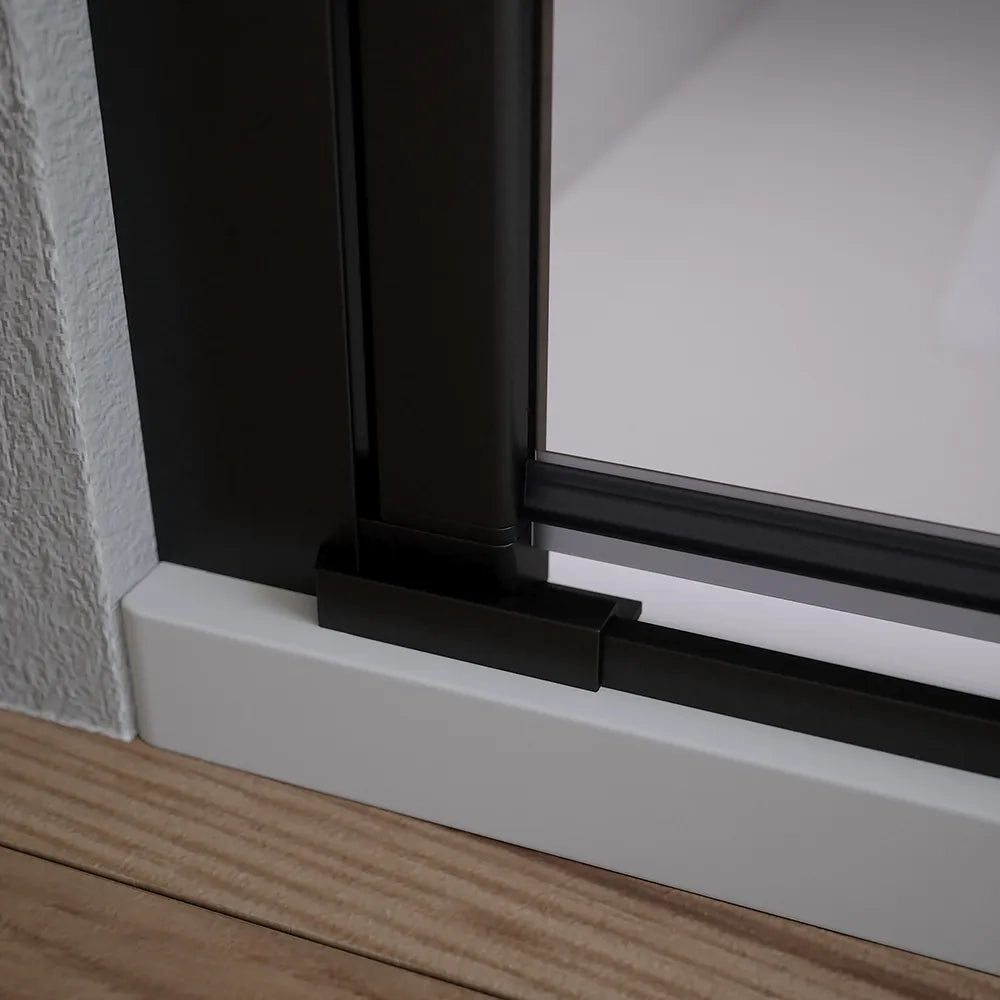 Box doccia 100x70cm con apertura a battente e parete fissa, profili nero opaco e vetro da 6mm trasparente h195 | Elba