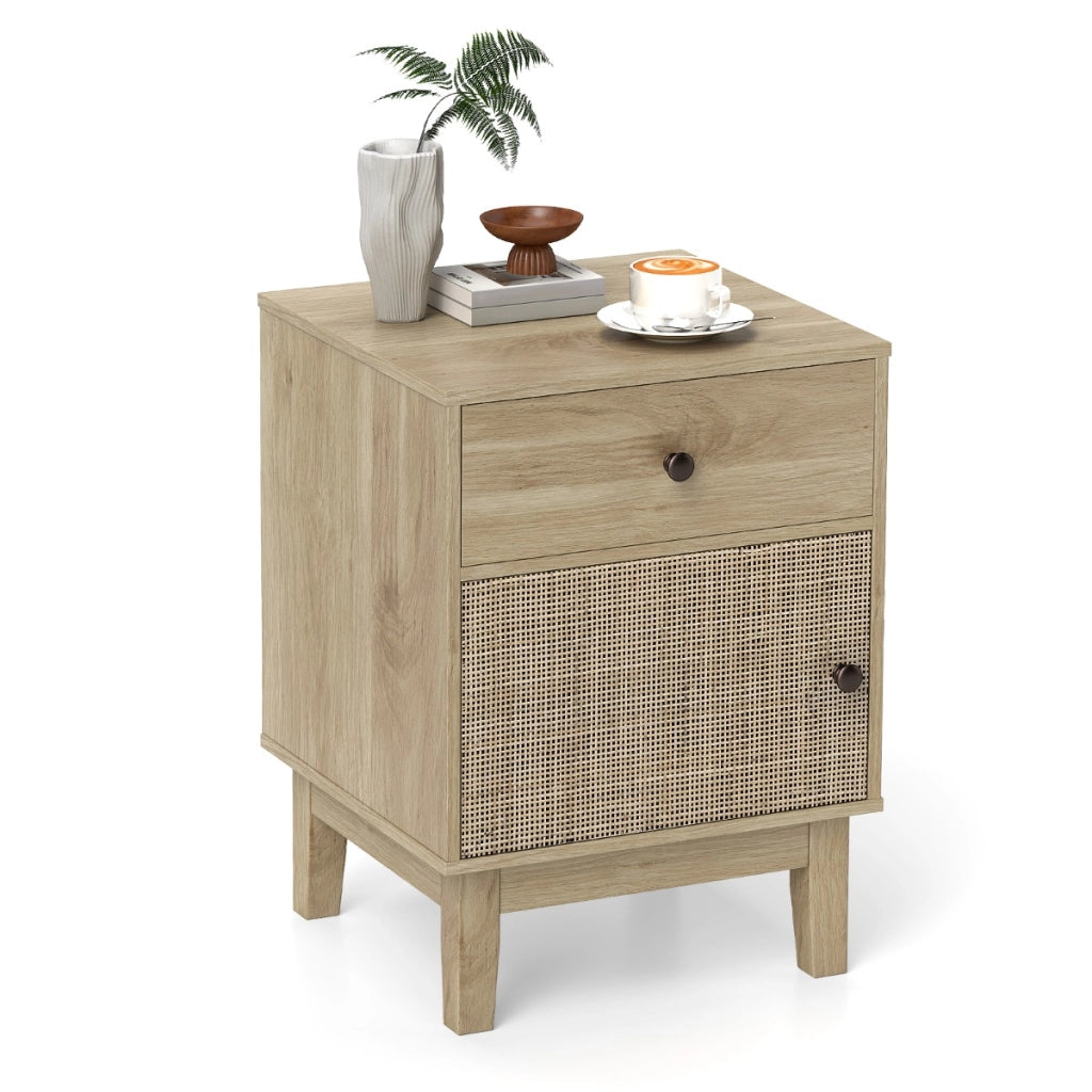 Comodino in rattan stile medievale con cassetto e armadietto, Tavolino boho con gambe in legno Naturale-Comodini