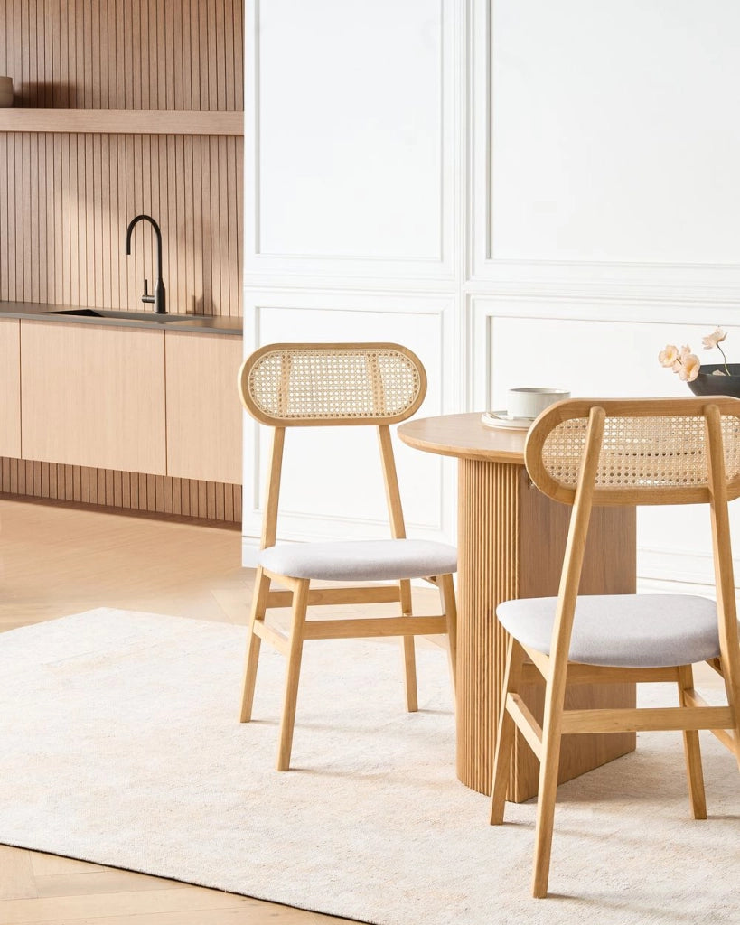 Set di 2 sedie da pranzo Sedute imbottite in poliestere Schienale in rattan a treccia viennese Struttura in legno di gomma Marrone chiaro