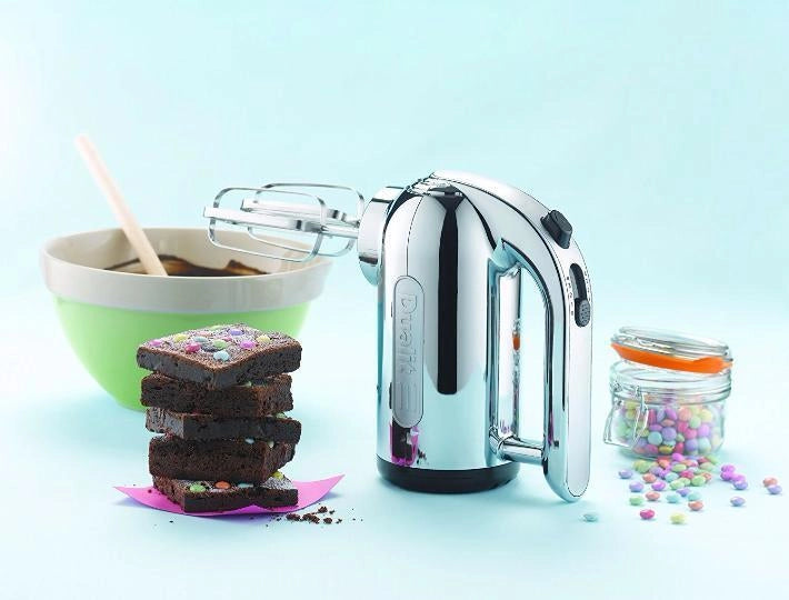 Dualit 89320 Sbattitore Manuale 400 W 4 Velocita' con Fruste Ganci e Punte Acciaio Inox Lucido colore Argento