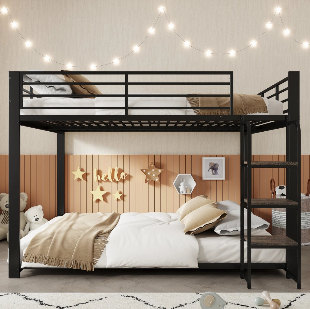 Letto a castello 140x200 cm con scala ampia e spondine di sicurezza in MDF e metallo nero