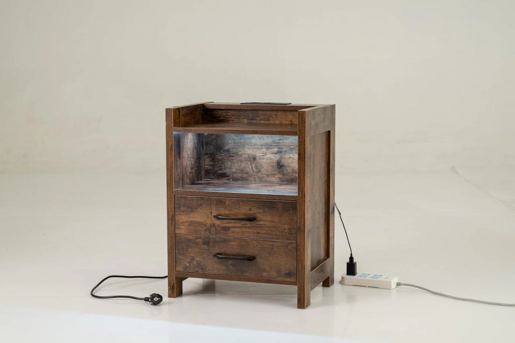 Comodino Camera da Letto con Stazione di Ricarica e Luci LED, Comodino Piccolo in Legno Cassetti e Scomparto Aperto, Tavolino Lato Moderno per Soggiorno, 45x35x60cm (L x P x A) (Bianco)