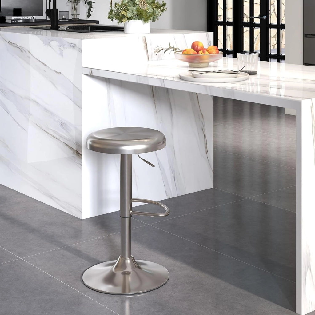 Sgabello da bar regolabile in altezza 61-82 cm, girevole a 360° con poggiapiedi, sgabello rotondo in acciaio inox, sgabello da cucina per bar, caffetteria, cucina, argento, 38,5 x 38,5 x 61-82
