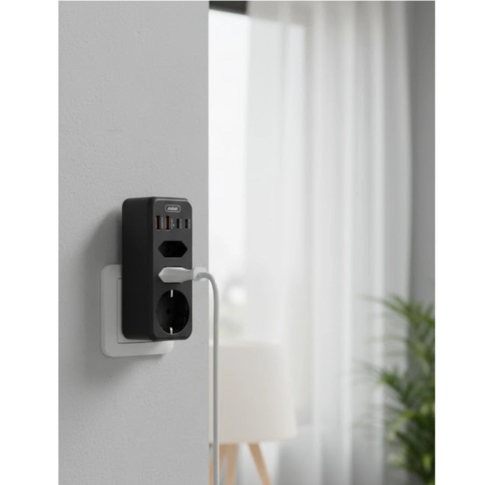 Trade Shop - Multipresa Da Parete Multipla 7in1 Con 4 Usb 1 Schuko 2 Spine Eu 3500w Salvaspazio Q-cz3500 -